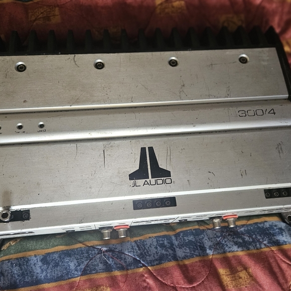 JL 300×4 - Picture 3 of 5